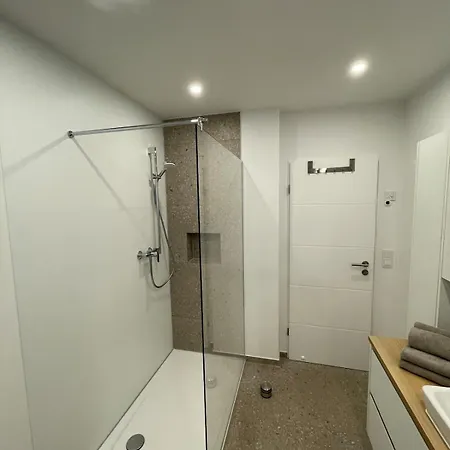 Wohlfuehloase Aus Holz Fuer 1-6 Personen