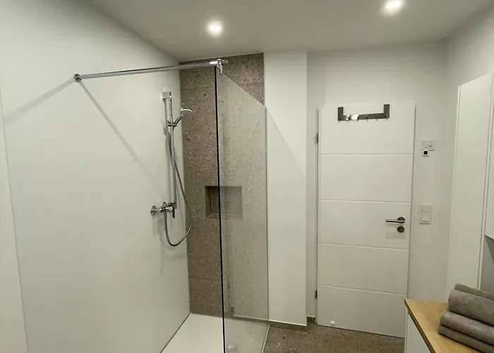 Wohlfuehloase Aus Holz Fuer 1-6 Personen